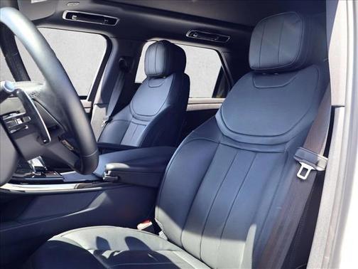 Ostuni Pearl White Premium Metallic 2025 Land Rover Range Rover Sport SE