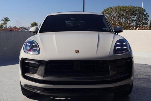 2025 Porsche Macan T