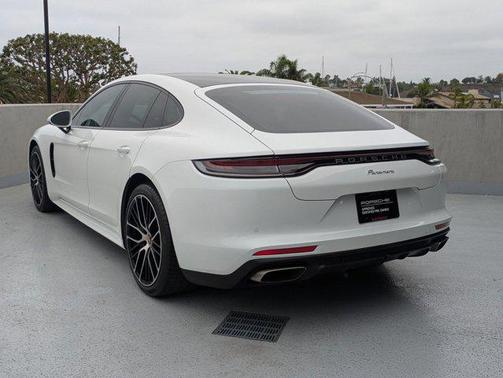 2022 Porsche Panamera 4