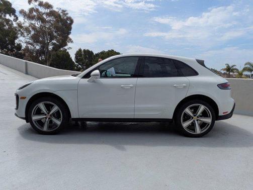 2025 Porsche Macan AWD