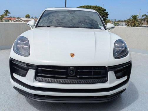 2025 Porsche Macan AWD