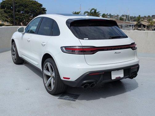2025 Porsche Macan AWD