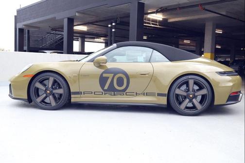 Olive Neo 2026 Porsche 911 Spirit 70 Cabriolet