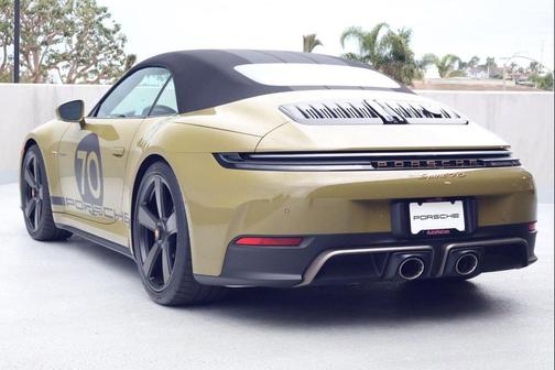 Olive Neo 2026 Porsche 911 Spirit 70 Cabriolet