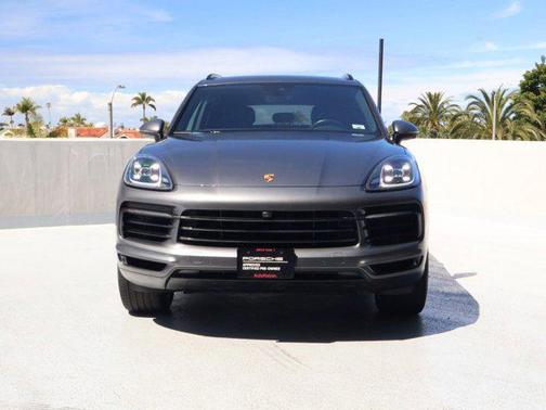 Paint to Sample 2023 Porsche Cayenne Platinum Edition
