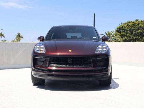 Copper Ruby Metallic 2023 Porsche Macan Macan