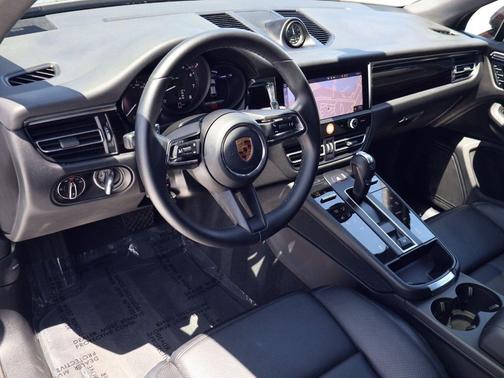 Copper Ruby Metallic 2023 Porsche Macan Macan