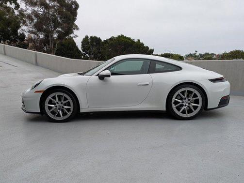 2025 Porsche 911 Carrera