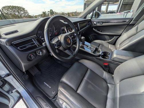 2023 Porsche Macan AWD