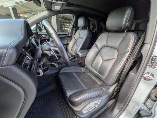 2023 Porsche Macan AWD