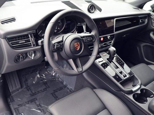 Jet Black Metallic 2026 Porsche Macan Macan