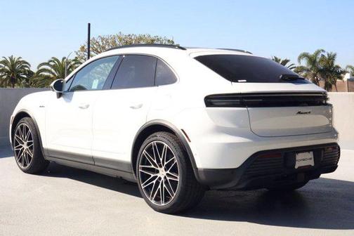 2024 Porsche Macan 4