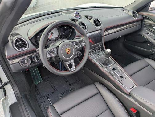 2025 Porsche 718 Boxster S