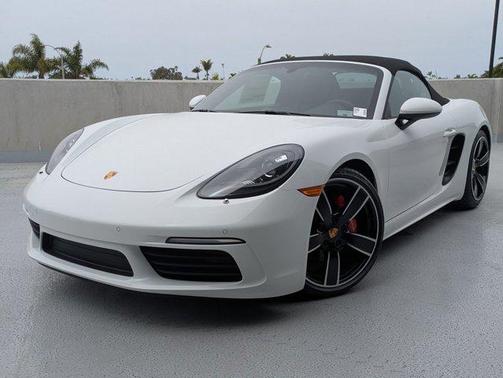 2025 Porsche 718 Boxster S