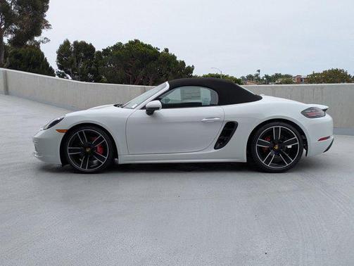 2025 Porsche 718 Boxster S
