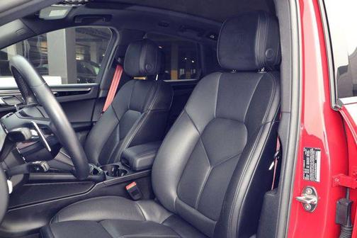 2025 Porsche Macan AWD