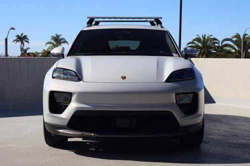 2025 Porsche Macan 4S