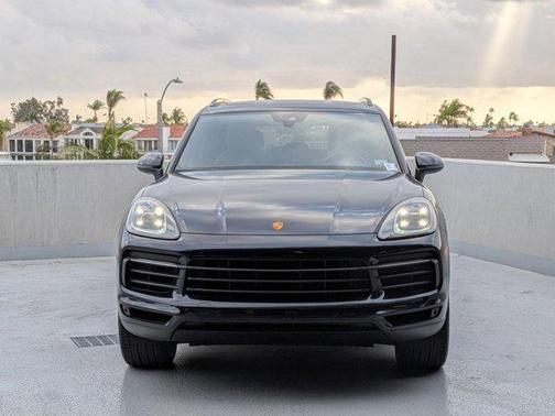 2023 Porsche Cayenne Platinum Edition