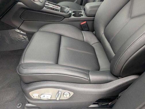 2025 Porsche Macan AWD