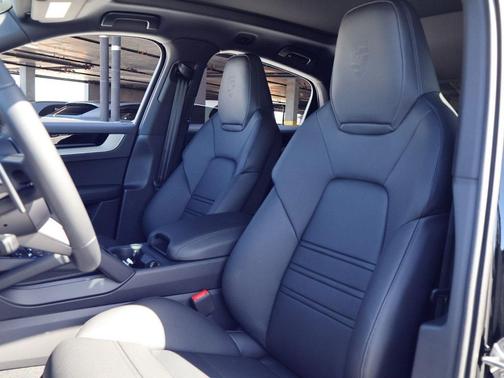 Chromite Black Metallic 2026 Porsche Cayenne Cayenne