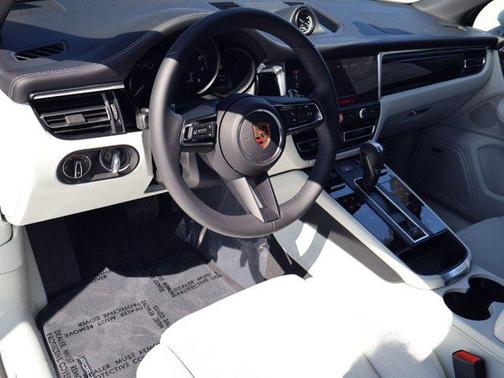 Carrara White Metallic 2026 Porsche Macan Macan