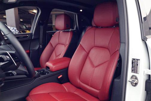 2025 Porsche Macan AWD