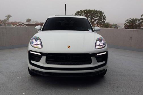 2025 Porsche Macan AWD