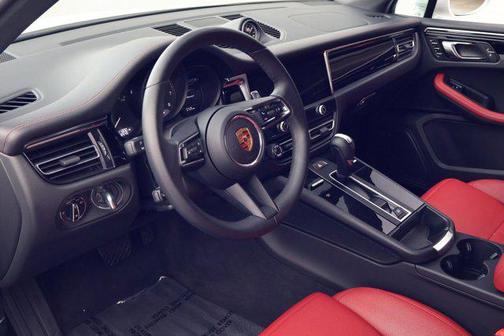 2025 Porsche Macan AWD