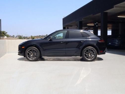 Jet Black Metallic 2024 Porsche Macan T