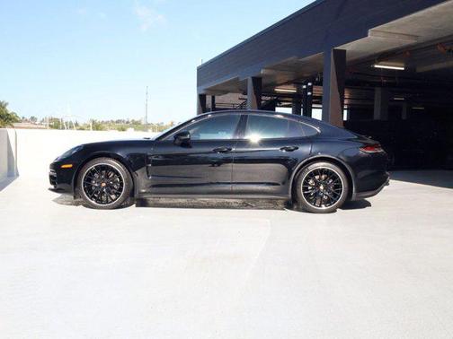 2023 Porsche Panamera RWD