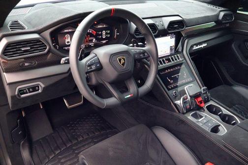 2024 Lamborghini Urus Performante