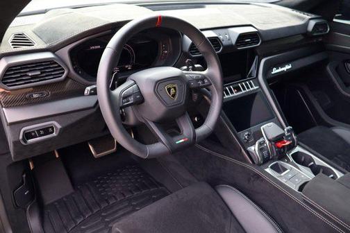 2024 Lamborghini Urus Performante