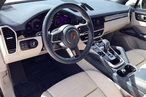 2023 Porsche Cayenne Platinum Edition