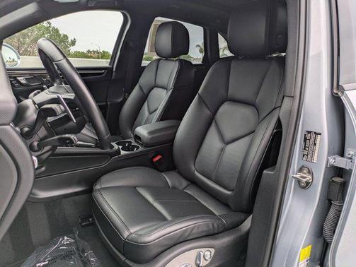 Dolomite Silver Metallic 2024 Porsche Macan AWD