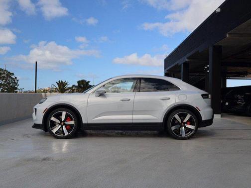 2026 Porsche Macan 4S