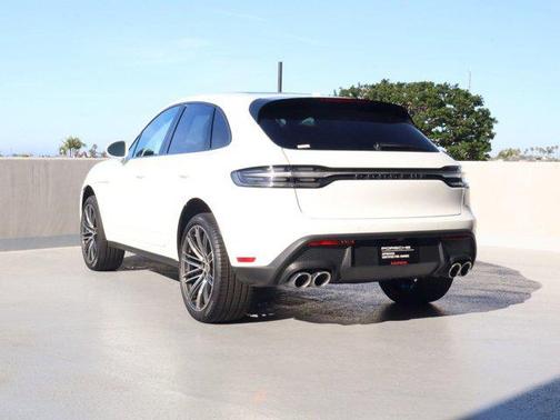 2025 Porsche Macan AWD