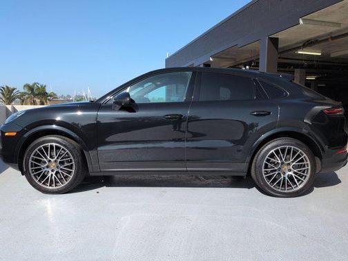 2023 Porsche Cayenne Platinum Edition