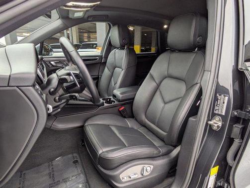 2023 Porsche Macan AWD