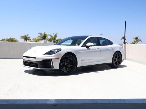 Ice Grey Metallic 2026 Porsche Panamera 4