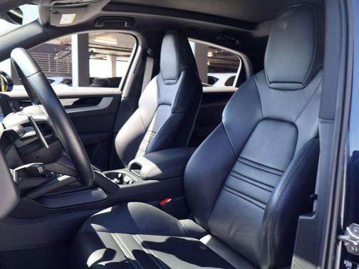 Algarve Blue Metallic 2024 Porsche Cayenne Cayenne