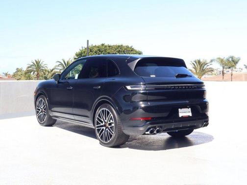 Chromite Black Metallic 2026 Porsche Cayenne Cayenne