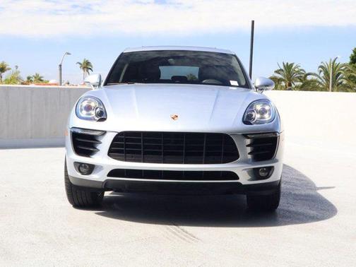 Rhodium Silver Metallic 2018 Porsche Macan Macan
