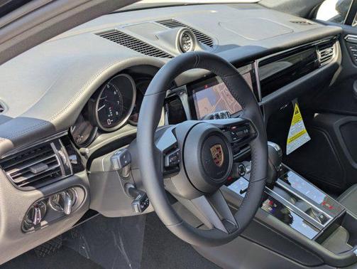 2025 Porsche Macan AWD