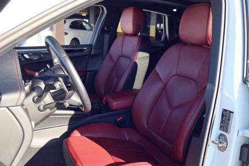 2025 Porsche Macan AWD