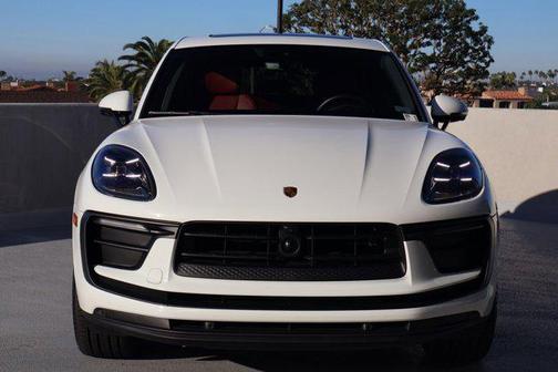2025 Porsche Macan AWD