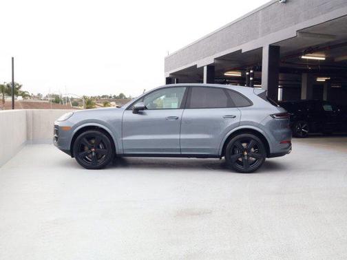Vanadium Grey Metallic 2026 Porsche Cayenne Cayenne