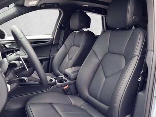 Dolomite Silver Metallic 2026 Porsche Macan Macan
