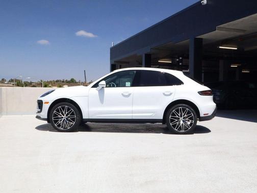 Carrara White Metallic 2026 Porsche Macan Macan
