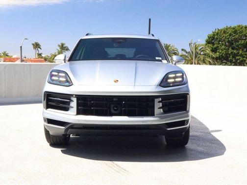 Dolomite Silver Metallic 2026 Porsche Cayenne Cayenne
