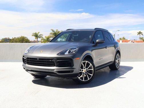 Chalk 2023 Porsche Cayenne Platinum Edition